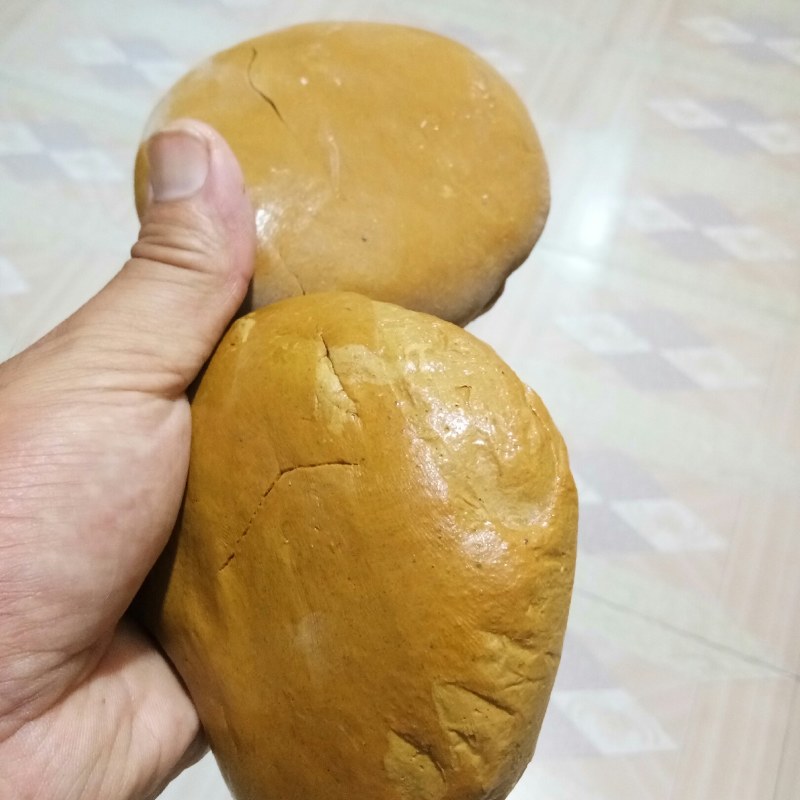 自己家养殖纯蜂胶，有两种，原始胶和提纯的胶，