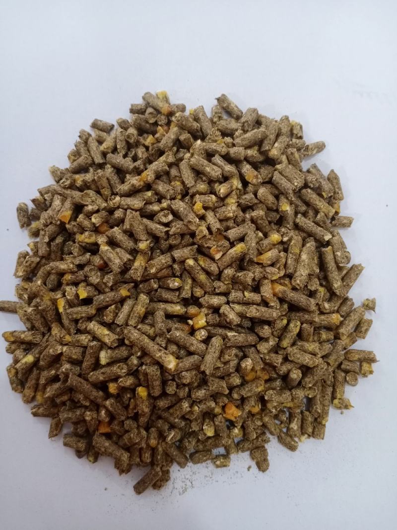 【优选好货】育肥牛羊马兔鹅全程配合料，熟化草颗粒