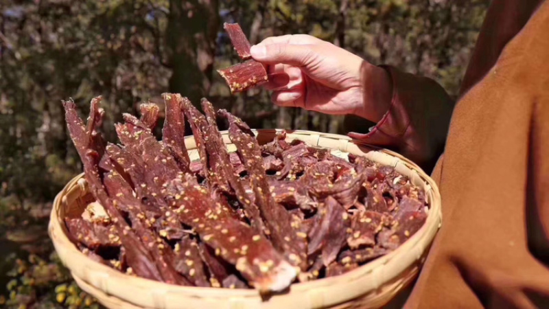 云南香格里拉牦牛肉干自然风干牛肉干量大从优