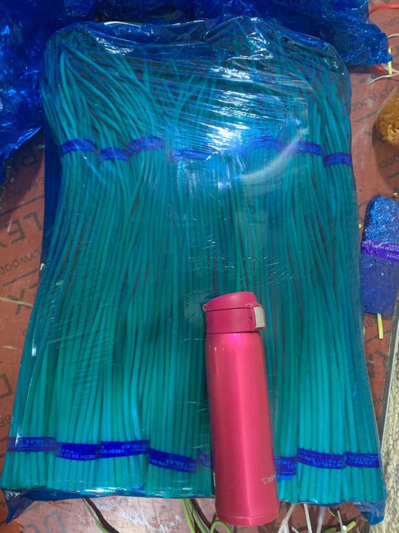 精品蒜薹大量出售，长年供应，寻找长期合作的老板