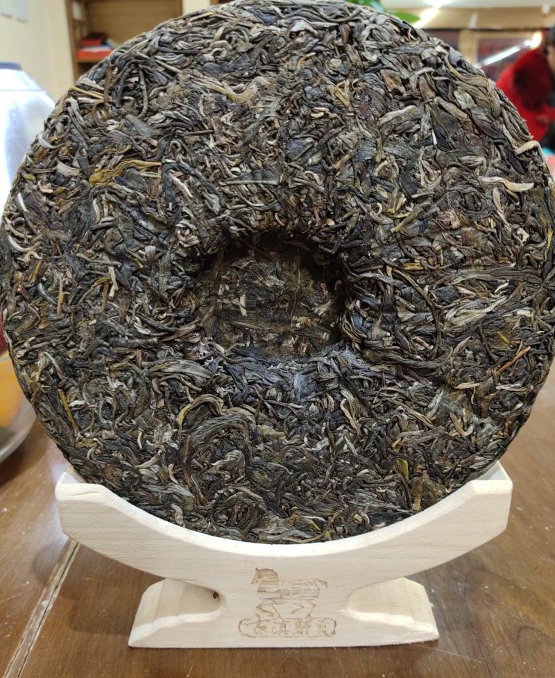 云南普洱生茶，2018年邦崴古树茶，茶气足，适合存放