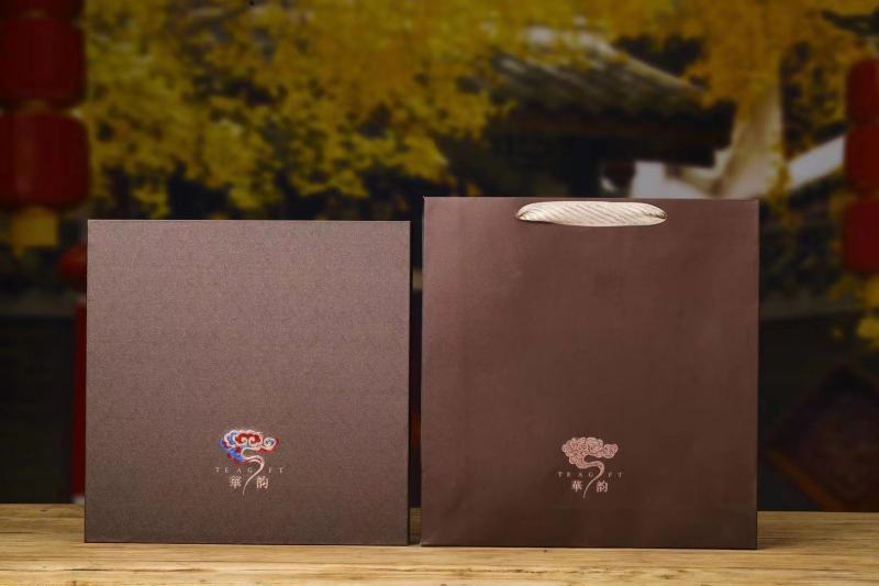 云南普洱茶饼特价批发8年金芽贡饼3年七子饼糯米香耐泡