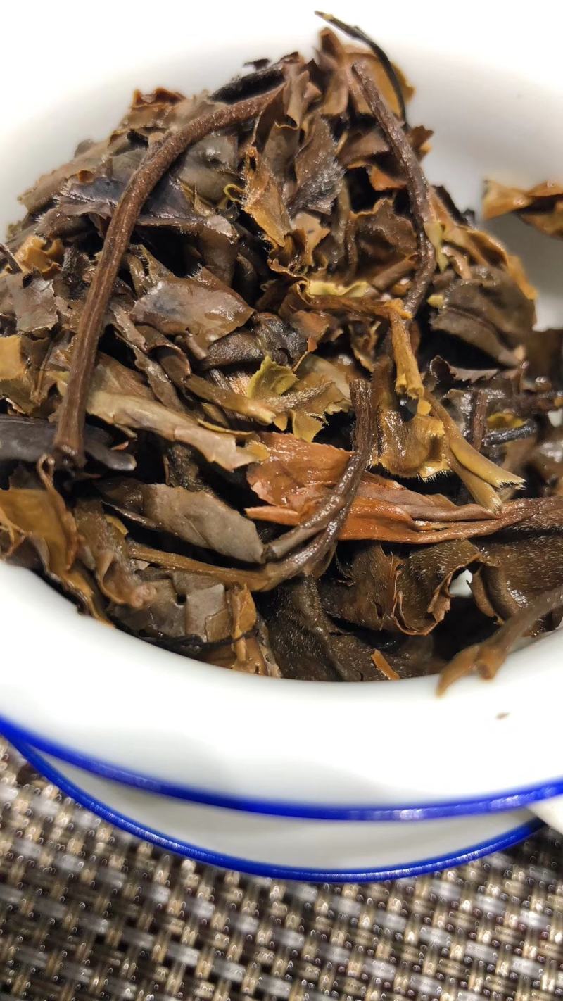 茶农自产2019年云南勐海大叶种头春大树乔木日晒普洱白茶