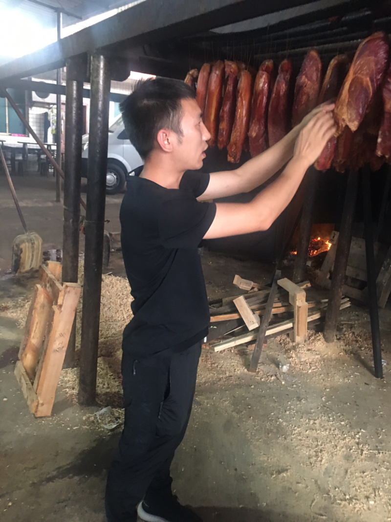 烟熏精品纯干二刀腊肉（腊肉香肠源头工厂一手货源量大从优）