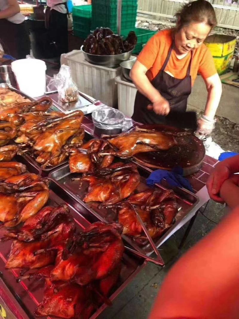 烟熏板鸭卤板鸭大量现货,江湖地摊展销，好货好质量