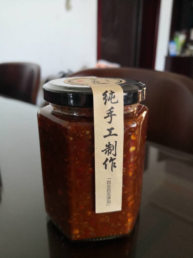 纯手工辣椒酱，无添加剂，口感一致好评