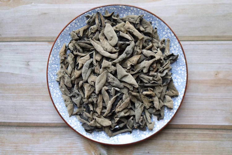 黑木耳与银耳的对比图