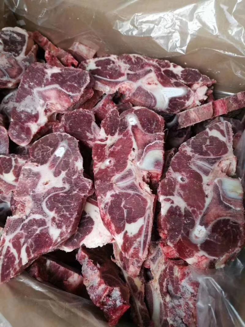 新鲜牛勃骨据块装箱适合饭店炖红烧