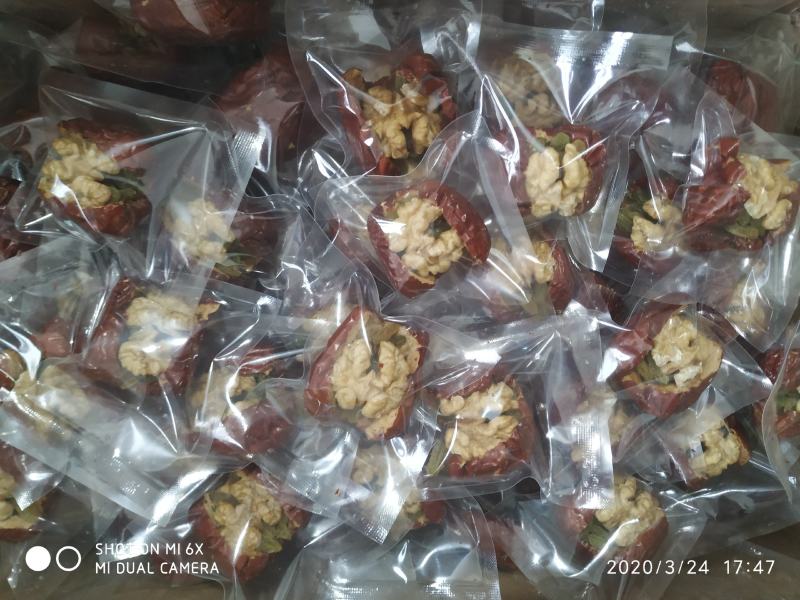 新疆大枣枣加核桃休闲网红小食品