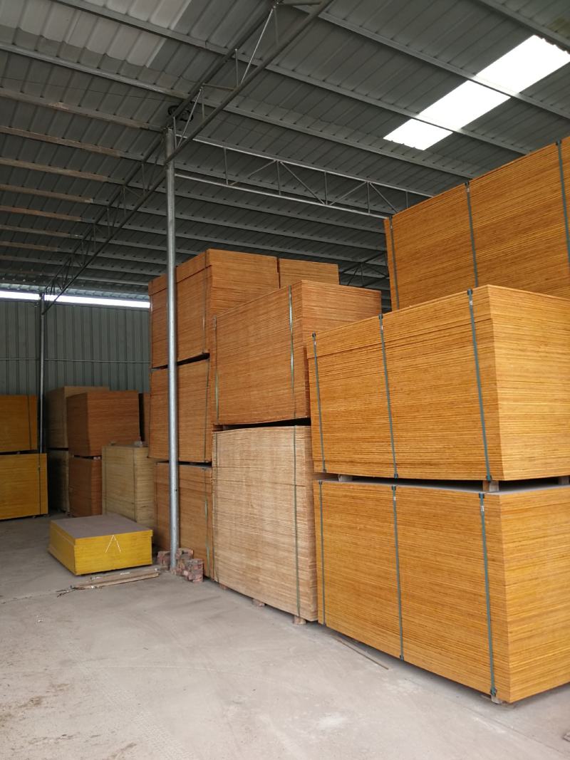 原木衫木各种工地方条模板4x8，3x5，5x10等等