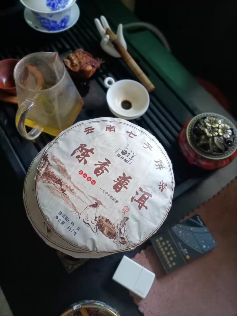 云南普洱茶饼古树茶老茶绿茶滇红茶357克礼盒装