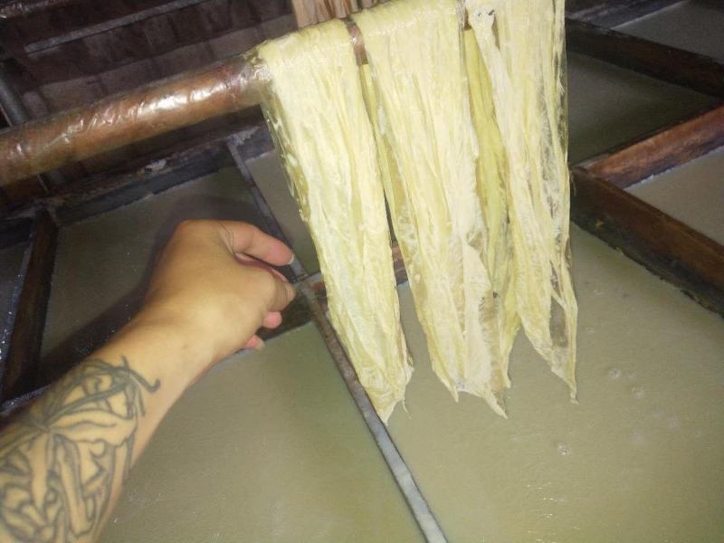 阿婆手工制作山泉水腐竹