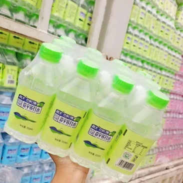 好质量苏打水，三种口味柠檬，原味，蜜桃味