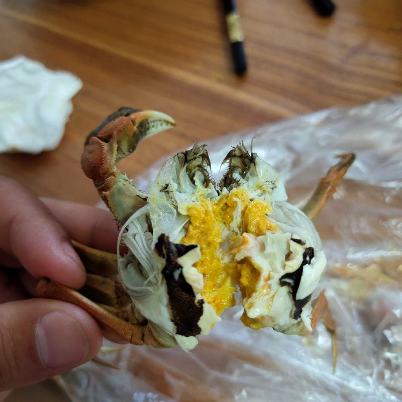 微山湖大闸蟹，规格全，质量好！