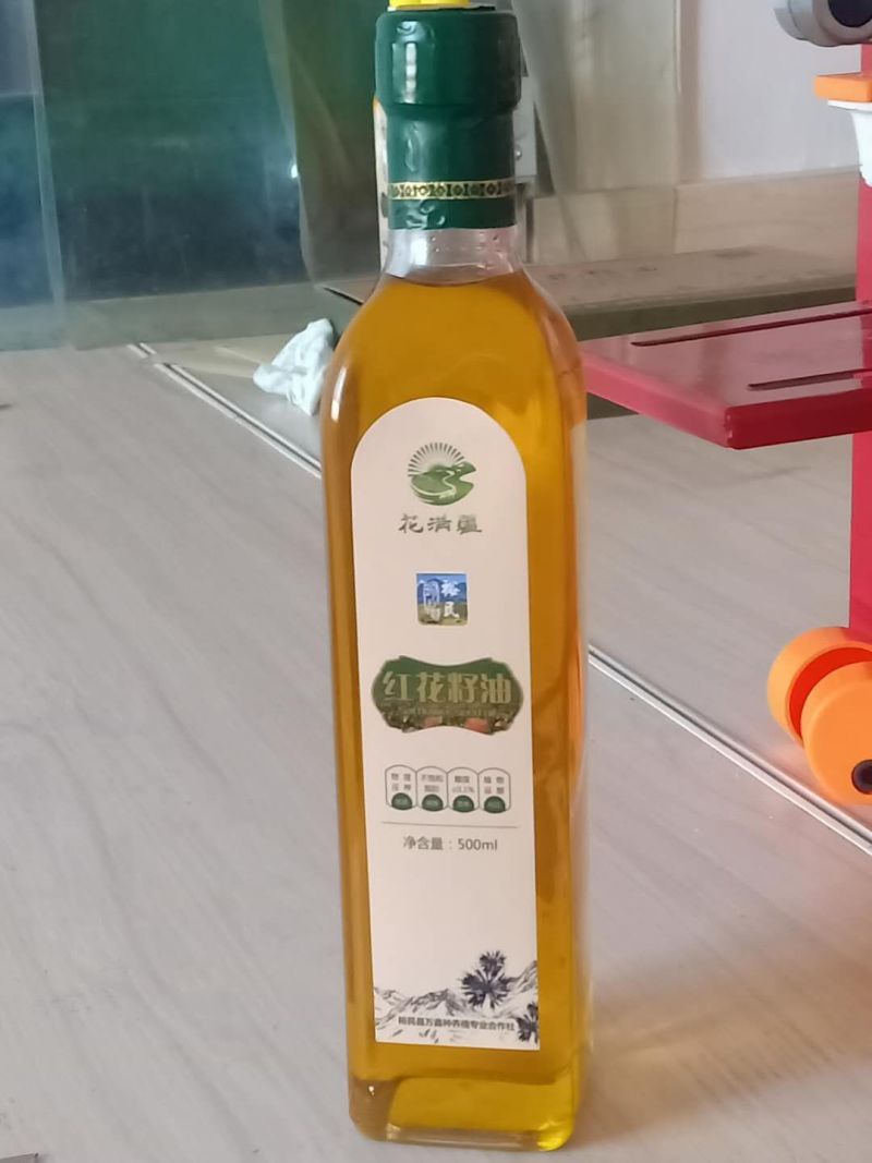 正宗新疆红花籽油，天然冷压榨，大量批发