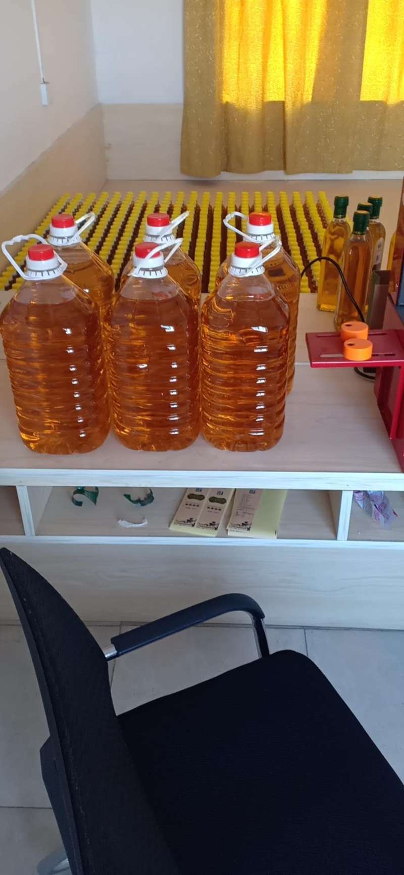 正宗新疆红花籽油，天然冷压榨，大量批发