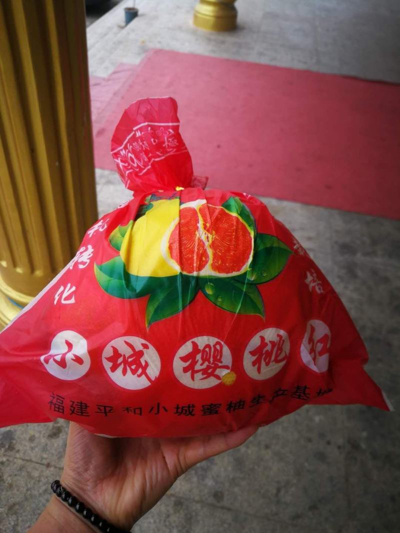 红心柚子现摘现发甜度高，水分足，一手货源