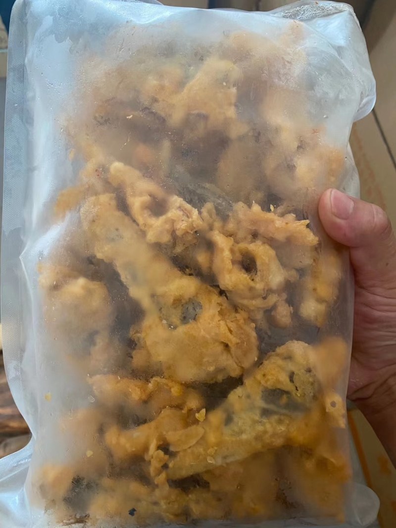 香辣小黄鱼，去头，去内脏，适合餐饮，油炸，超市
