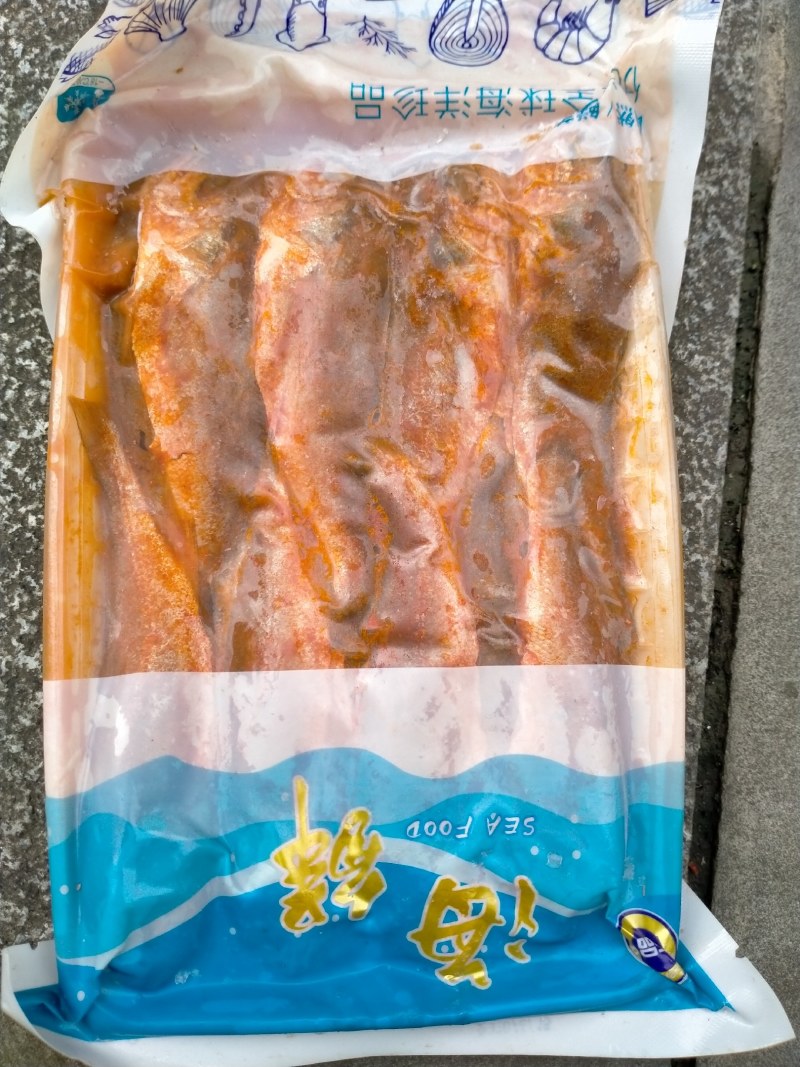 香辣小黄鱼，去头，去内脏，适合餐饮，油炸，超市