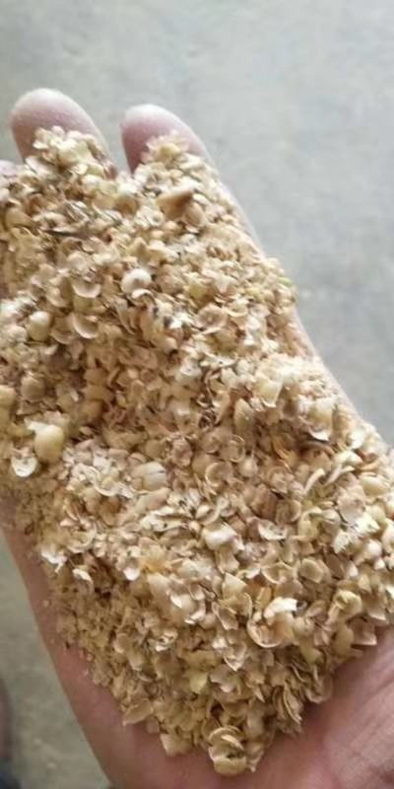 厂家大量销售优质黄豆瓣，豆皮，货源充足新鲜，价格低廉实惠