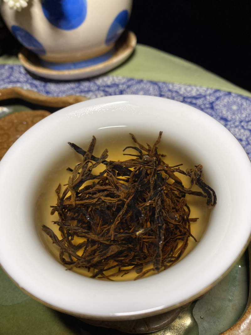 滇红茶景迈山黑紫娟红茶特价推广69元/150克散装送罐子
