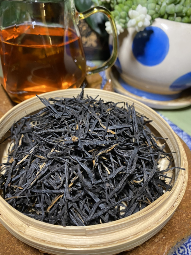 滇红茶景迈山黑紫娟红茶特价推广69元/150克散装送罐子