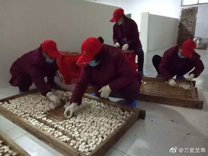 宣城爱宣豪公司《爱宣味》牌豆腐乳，用传统家庭式手工方法腌