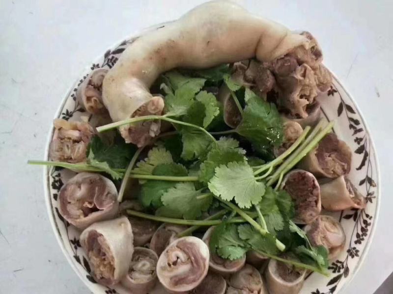 内蒙古锡林郭勒草地羔羊羊肉肠，一袋二斤，肉质鲜嫩。