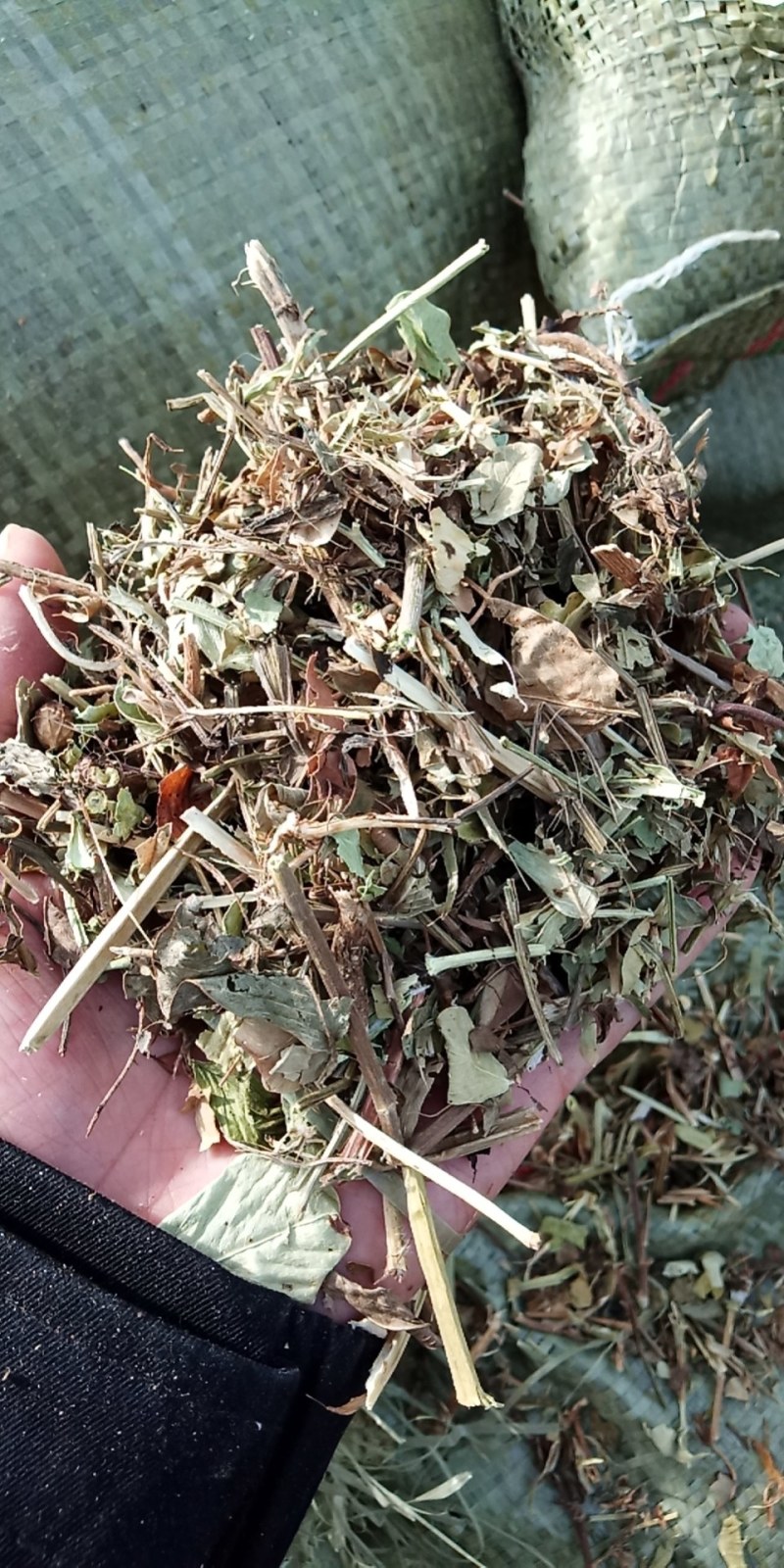 花生秧牛羊草，1-3公分袋装，压块。质量保证