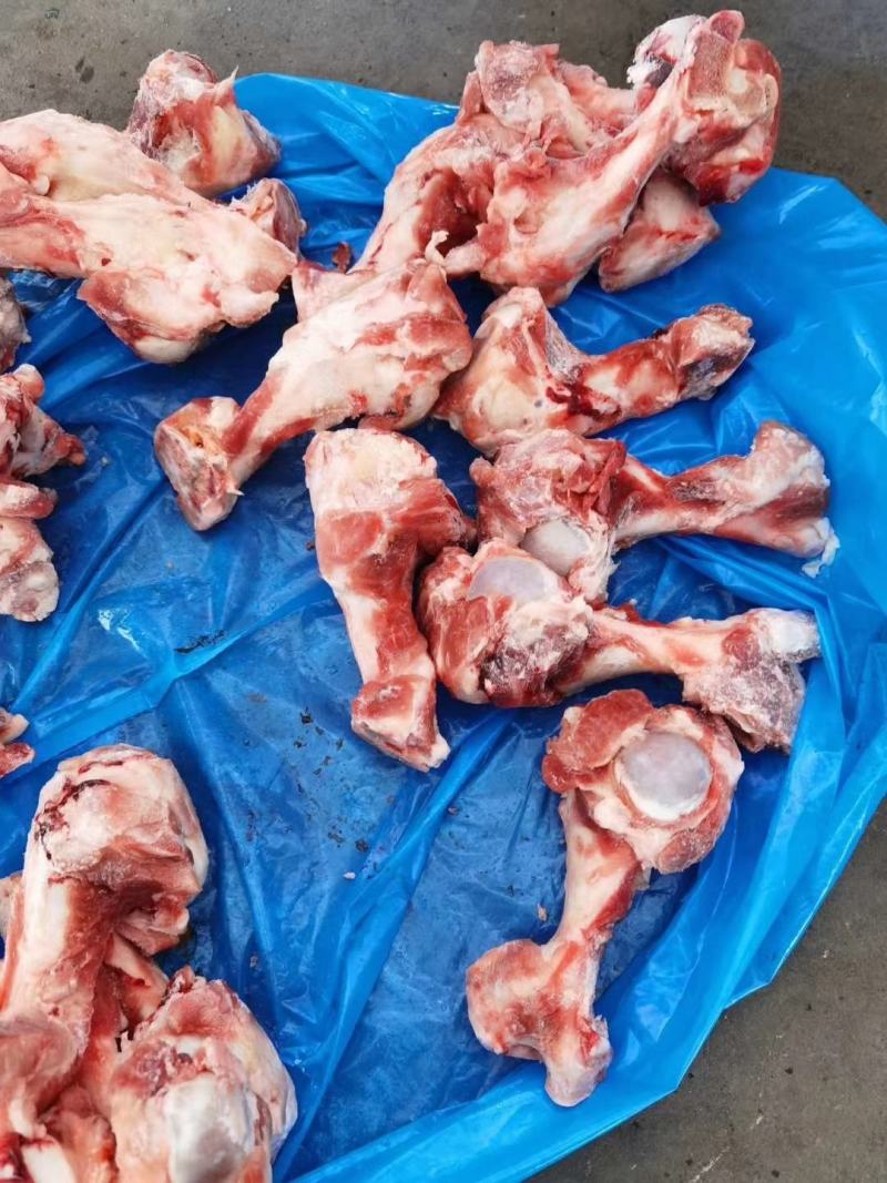 带肉前腿骨，自助餐专用，价格太低，现货十几吨