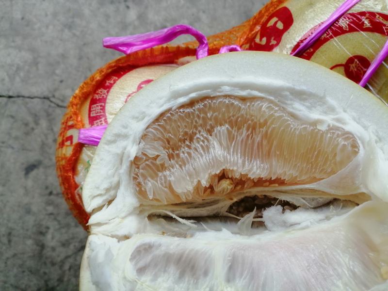 三红密柚和白柚水份足口感脆甜