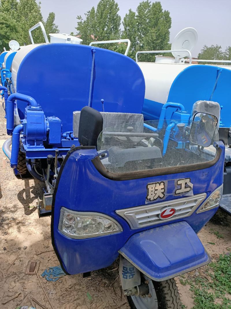 洒水车，二手洒水车，三轮洒水车，环卫洒水车