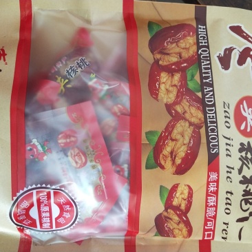 枣夹核桃送礼佳品，肚饿来两颗精神倍加。。。