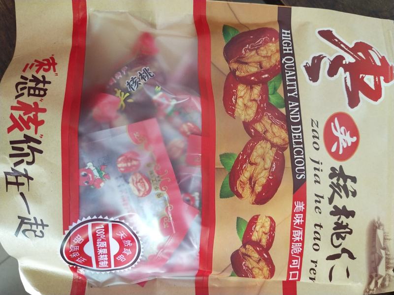 枣夹核桃送礼佳品，肚饿来两颗精神倍加。。。