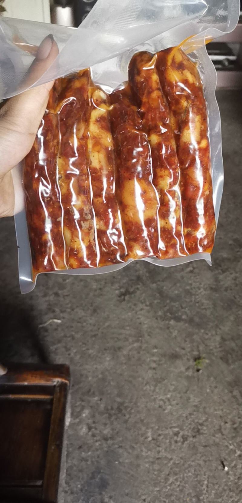 柴火熏制的苗家腊肉。