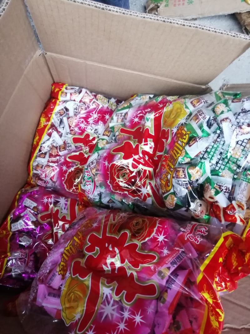 精品散装称斤糖果喜糖巧克力批发，一件30斤年货可混批