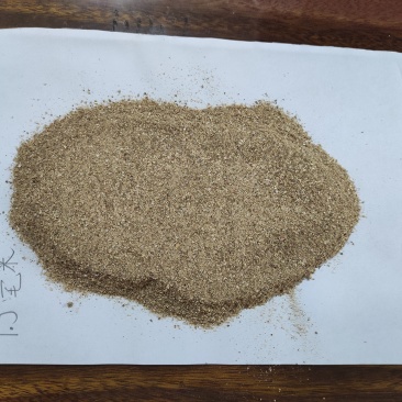 花生壳粉：除尘花生壳粉，灰份10个左右，常年大量供应，
