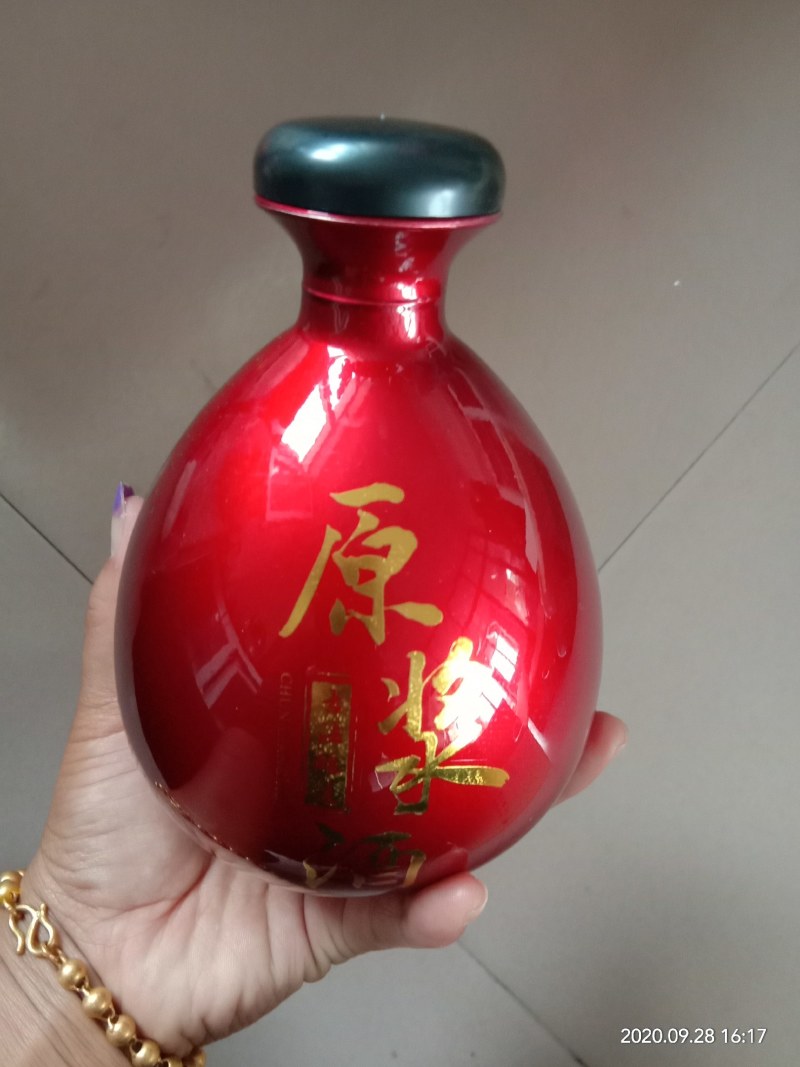纯粮白酒私人订制，正中纯粮酒保证不上头，高粱酒，玉米酒，