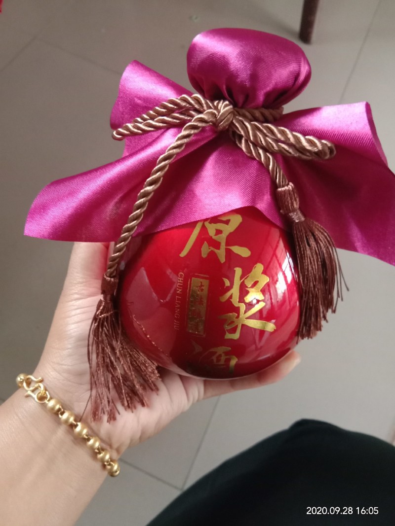 纯粮白酒私人订制，正中纯粮酒保证不上头，高粱酒，玉米酒，