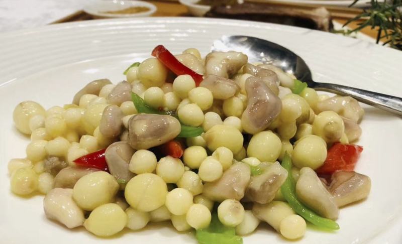 野生菱角米，口感紧实饱满，是中高档酒店****的特色食材