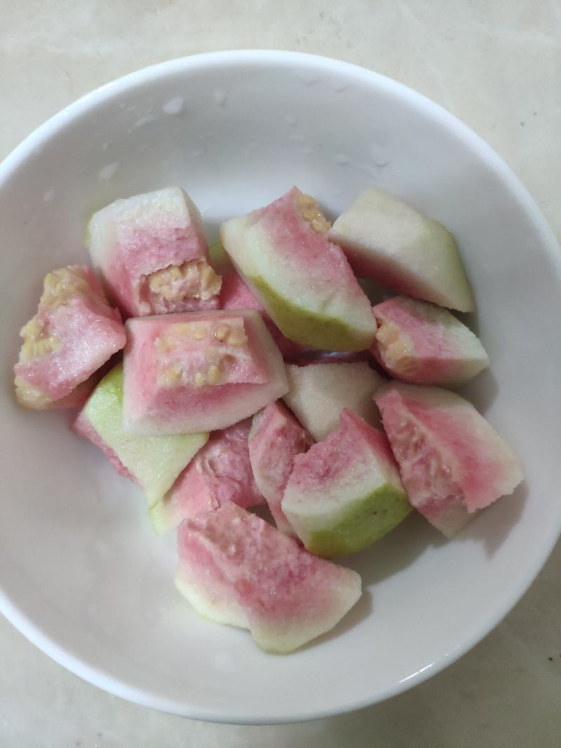 红心番石榴。芭乐。鸡屎果。
