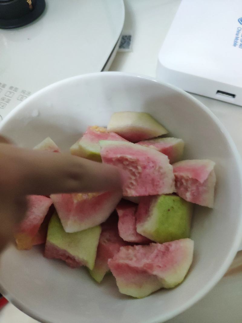 红心番石榴。芭乐。鸡屎果。