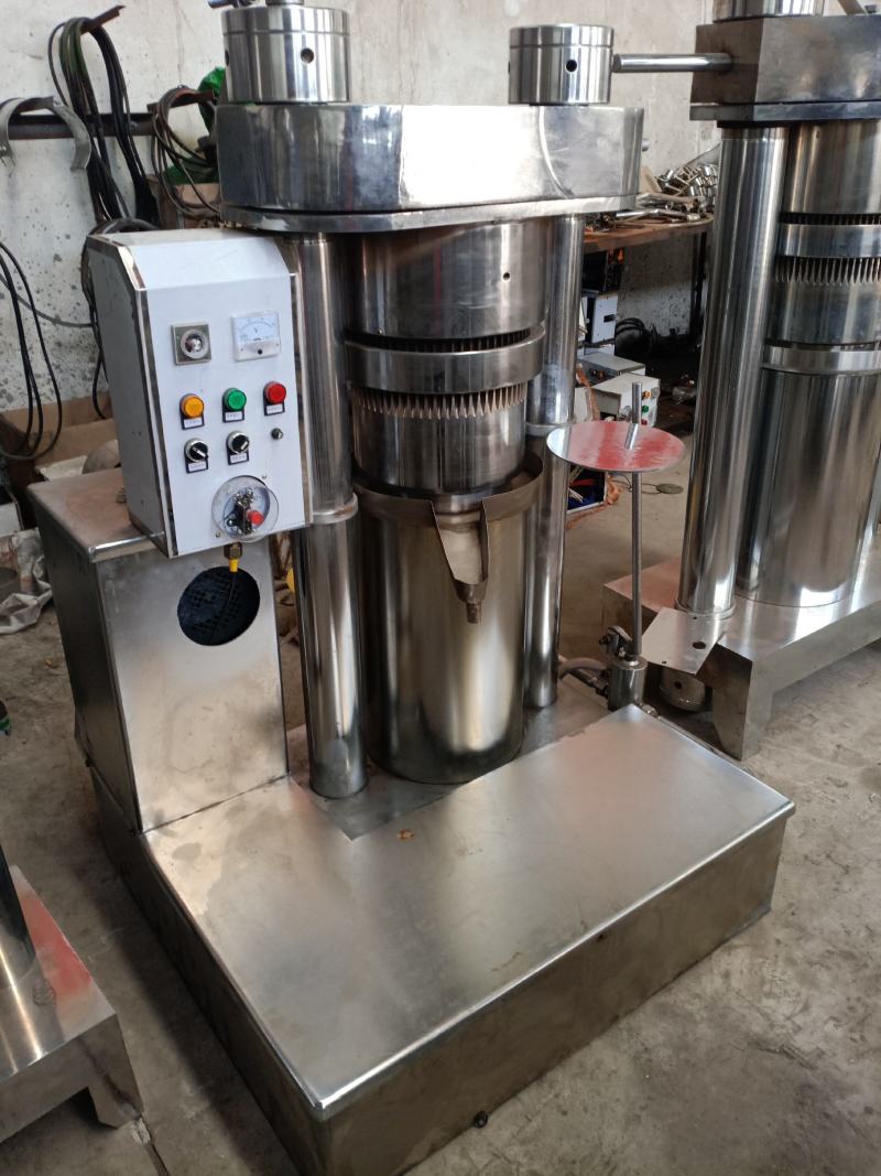 芝麻香油机立式全自动油坊用菜籽花生核桃液压榨油机