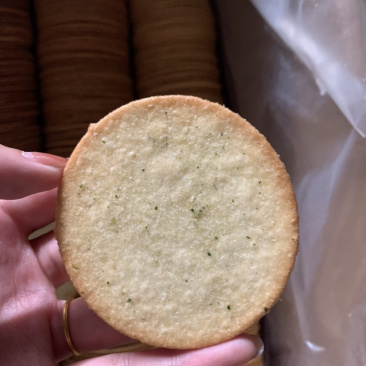 二龙腾飞铁棍山药饼厂家直批一手货源地摊热卖休闲零食
