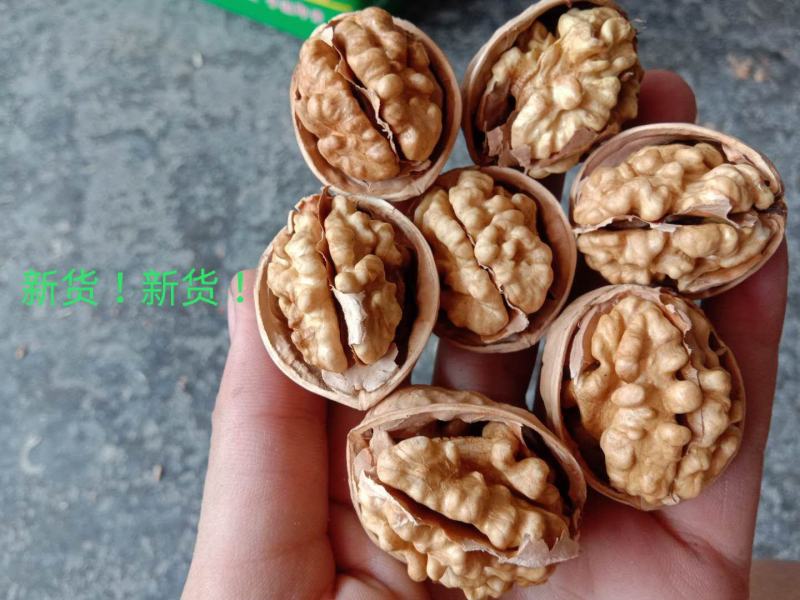 新疆正宗纸皮核桃！皮薄如纸！肉厚香酥！