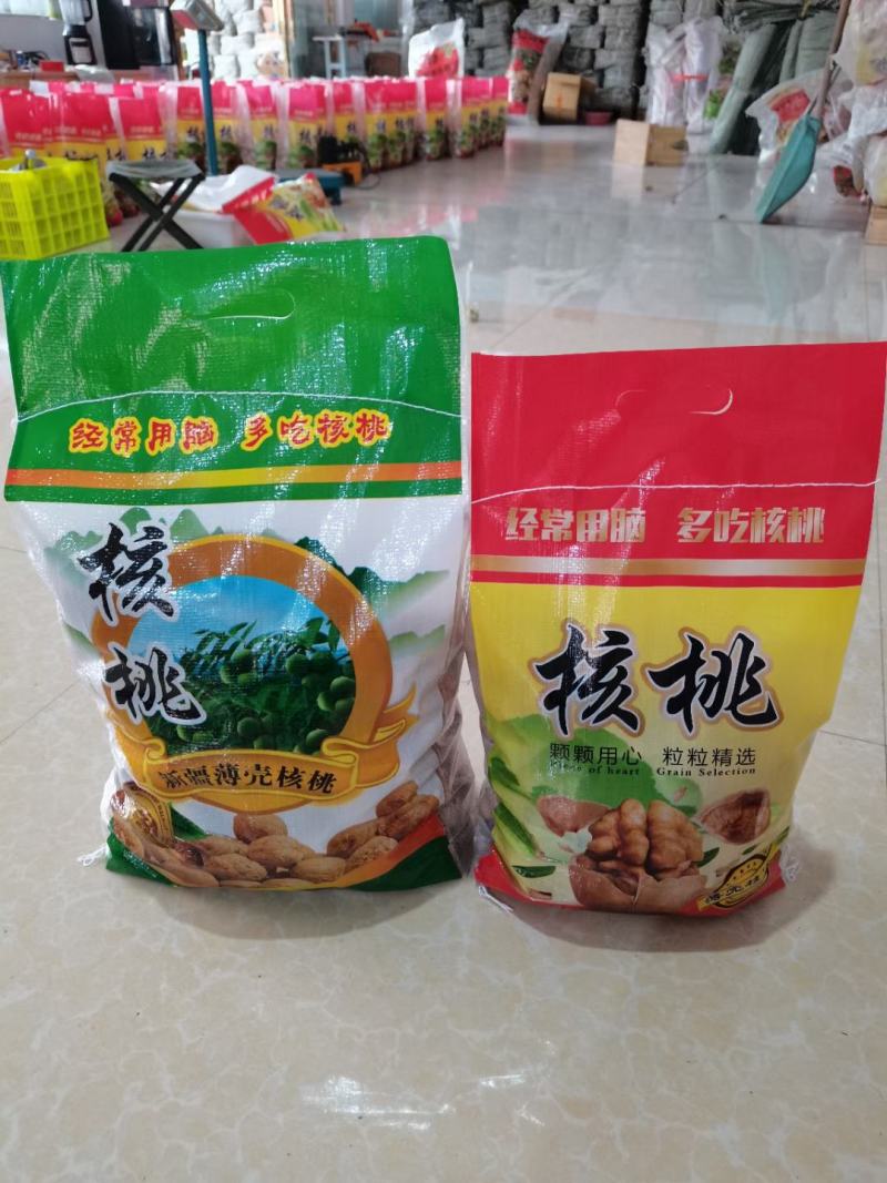 新疆正宗薄皮核桃，原产地收货！量大从优！颗颗精挑细选！