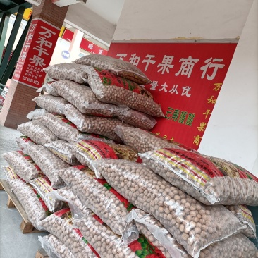 新疆正宗薄皮核桃，原产地收货！量大从优！颗颗精挑细选！