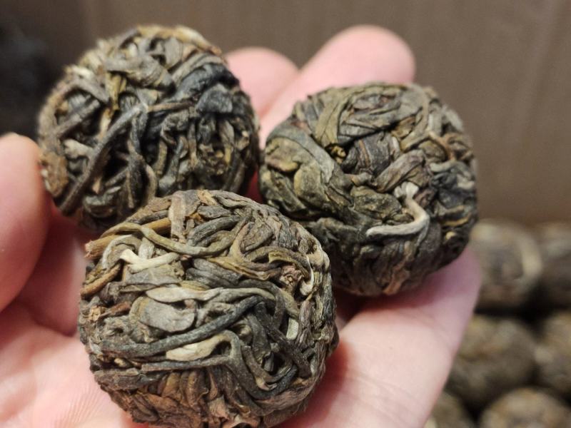 2019年小户赛秋茶古树龙珠干茶气味香甜入口略苦