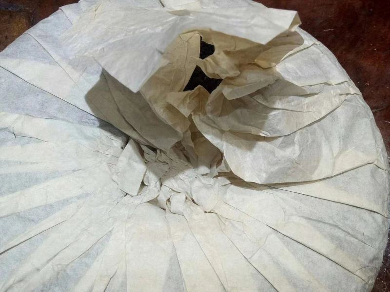 2009年，易武乔木圆茶生茶400克一饼