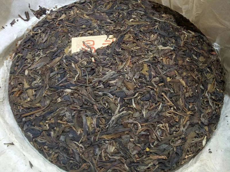 2009年，易武乔木圆茶生茶400克一饼